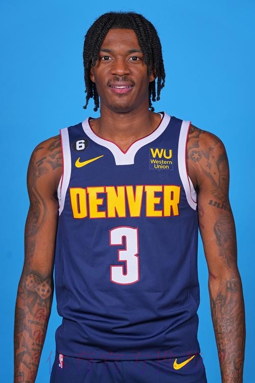 海兰德妙传 里德底角三分应声入网 海兰德妙传 里德底角三分应声入网